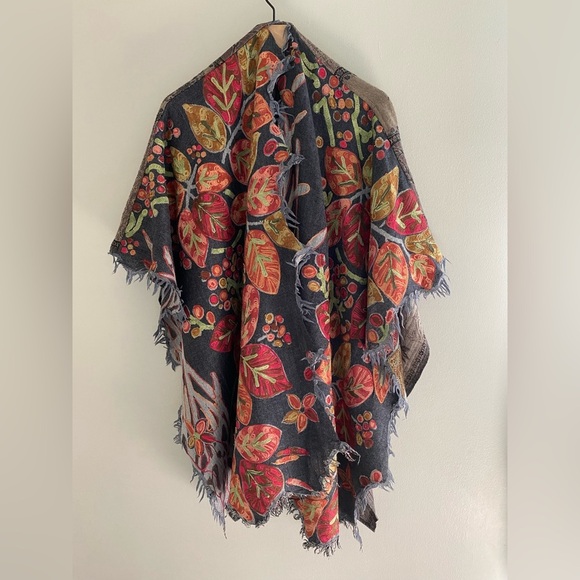 Art to wear Embroidered Pashmina Wool Ruana One size in Mountain Ash - Picture 3 of 8